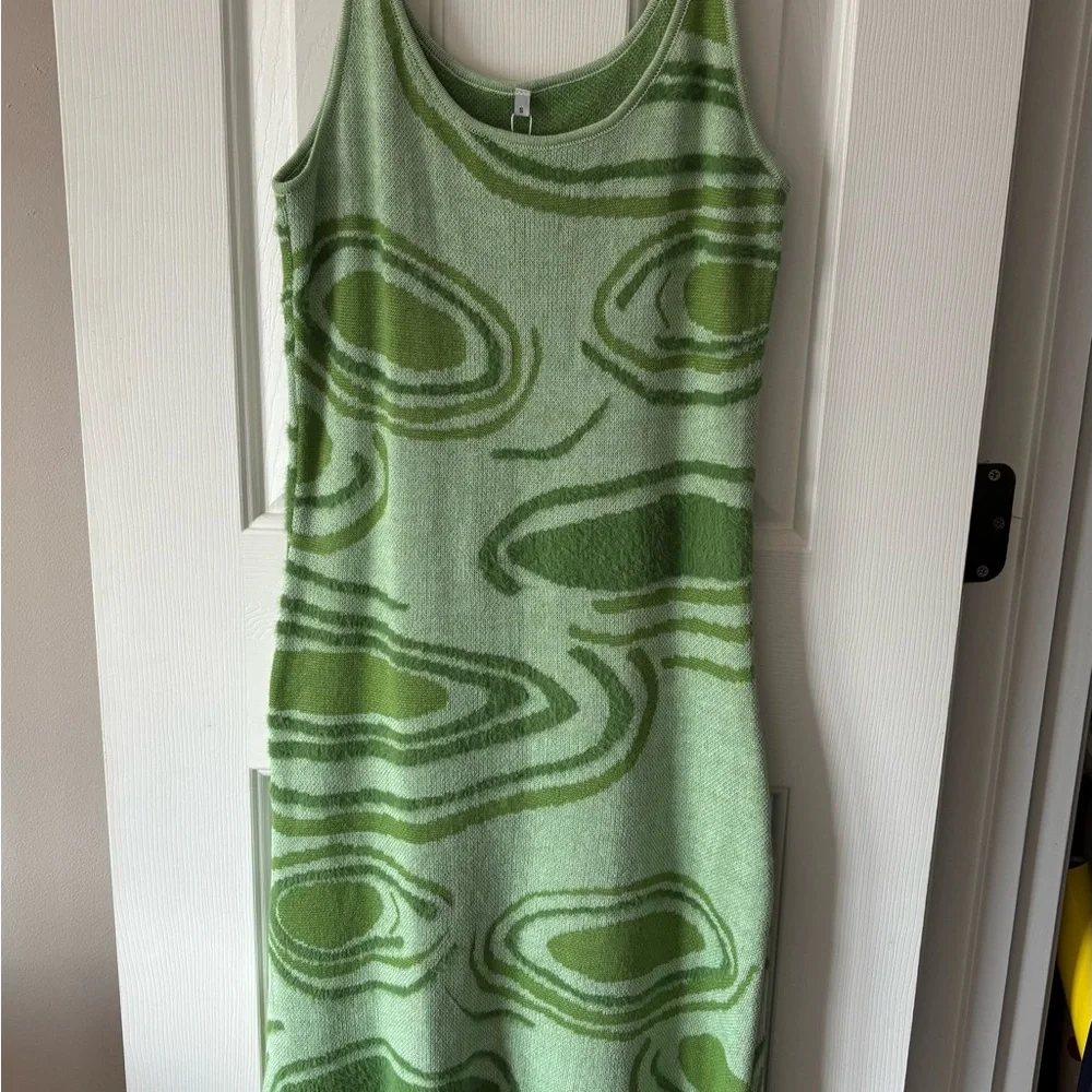 Green Patterned Sleeveless Dress - Picture 1 of 4